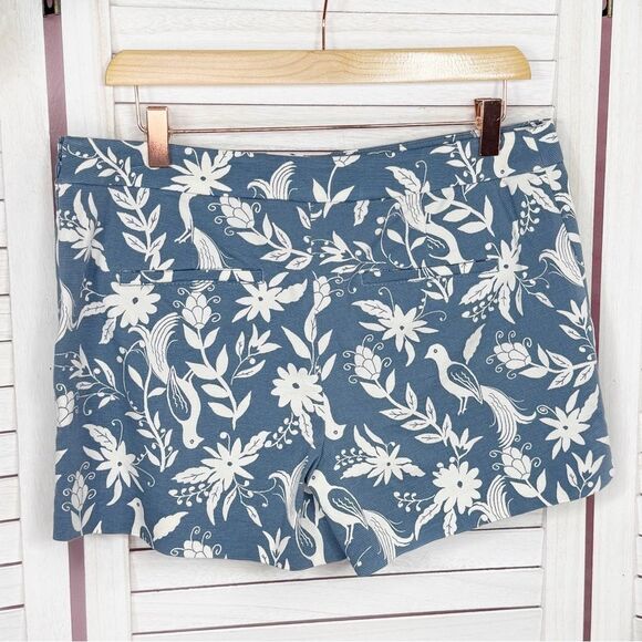 Loft Floral Peacock Bird Ruffle Pocket Riviera Chino Shorts Blue White Size 4 - Picture 2 of 13